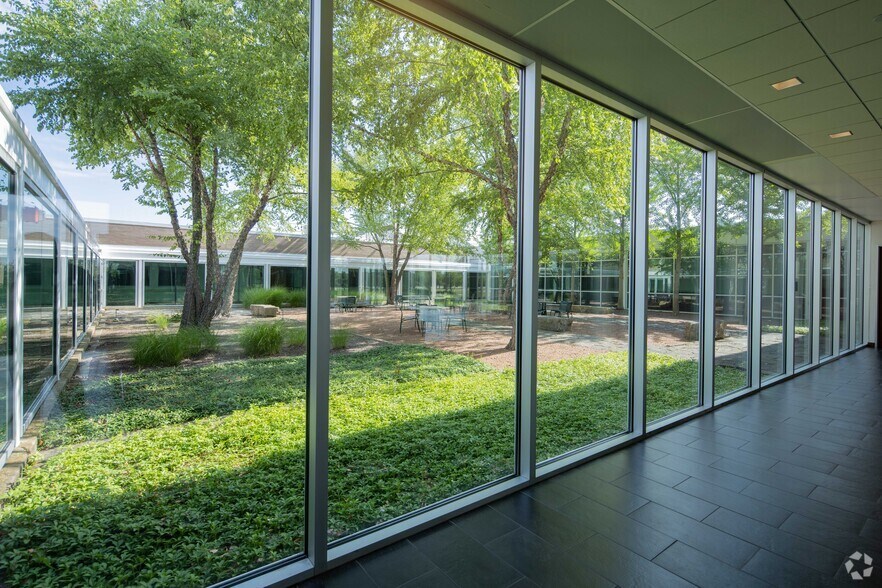 More Photos Of 540 W Northwest Hwy, Barrington Unknown For Lease