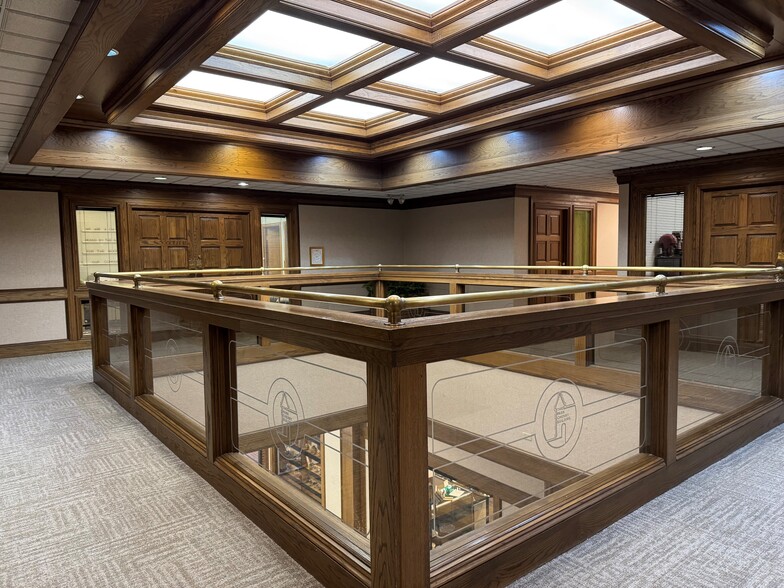 More Photos Of 100 E Park St, Olathe Office For Lease