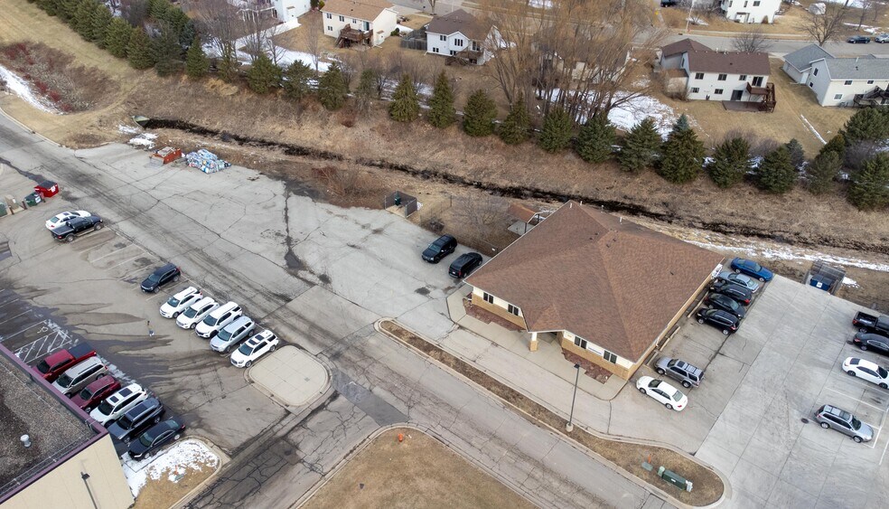 More Photos Of 3139 41st St NW, Rochester Office For Sale