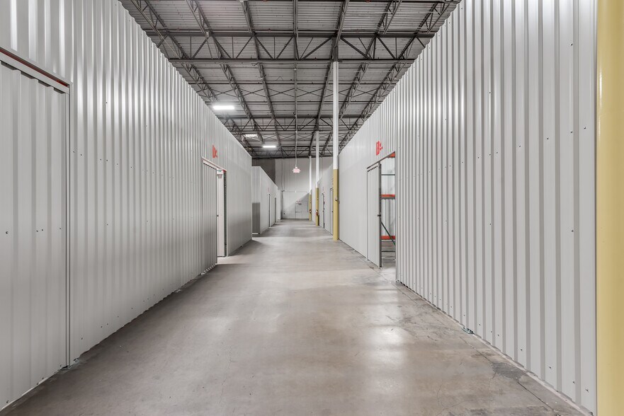 More Photos Of 7250 W 43rd St, Houston Warehouse For Lease