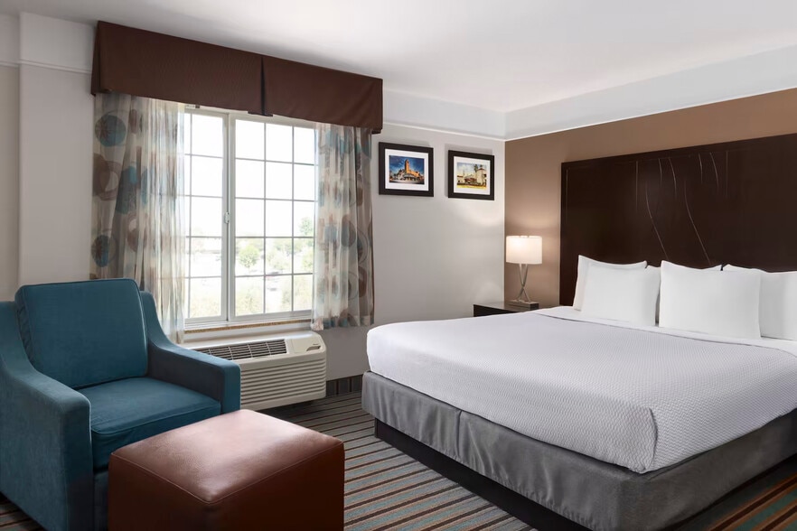 More Photos Of 8858 Spectrum Park Way, Bakersfield Hotel For Sale