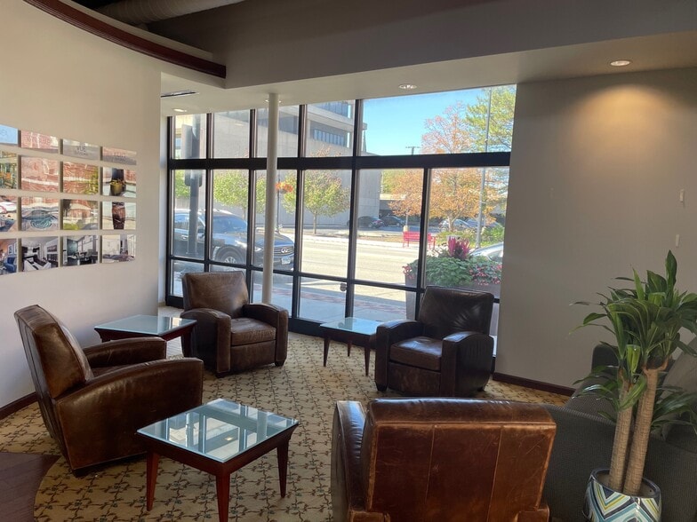More Photos Of 5009 W Oakton St, Skokie Office For Sale