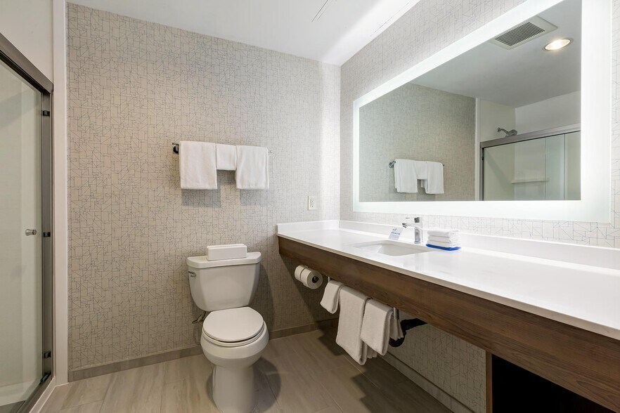 More Photos Of 611 S Westlake Ave, Los Angeles Hotel For Sale