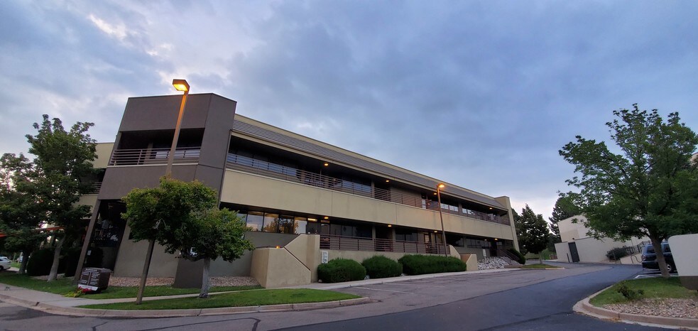 More Photos Of 8122 S Southpark Ln, Littleton Flex For Lease
