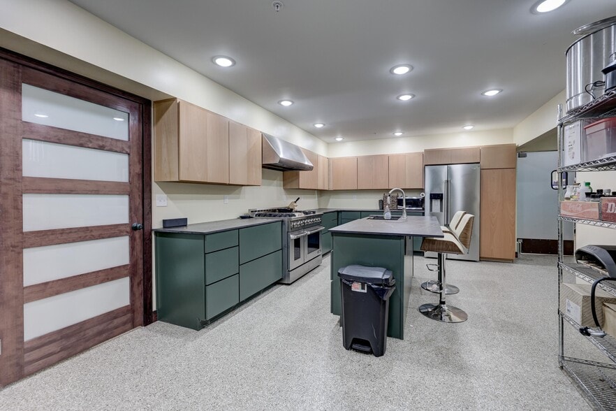 More Photos Of 102 S Wall Ave, Joplin Office For Sale