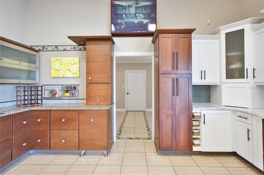 More Photos Of 2430 17th St, Sarasota Freestanding For Sale