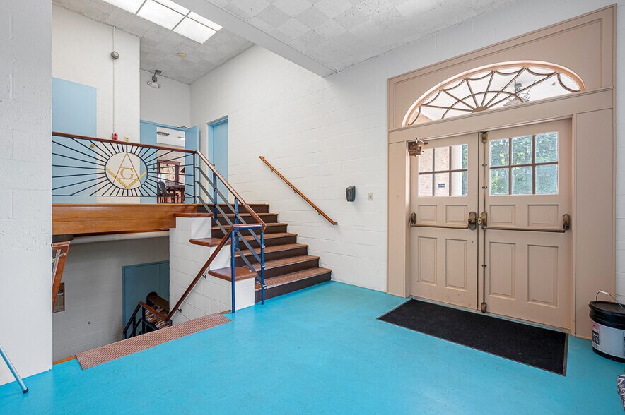 More Photos Of 27 Brandes St, Webster Office For Sale