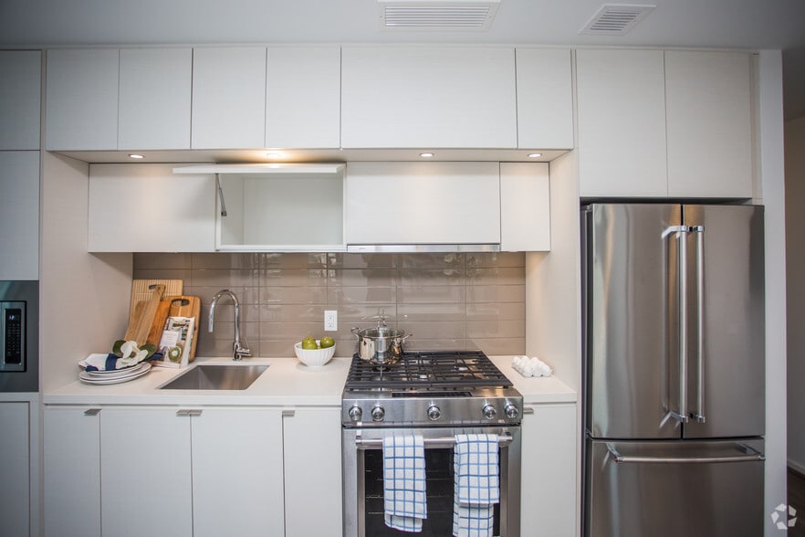 More Photos Of 1800 N Lynn St, Arlington Apartments For Lease