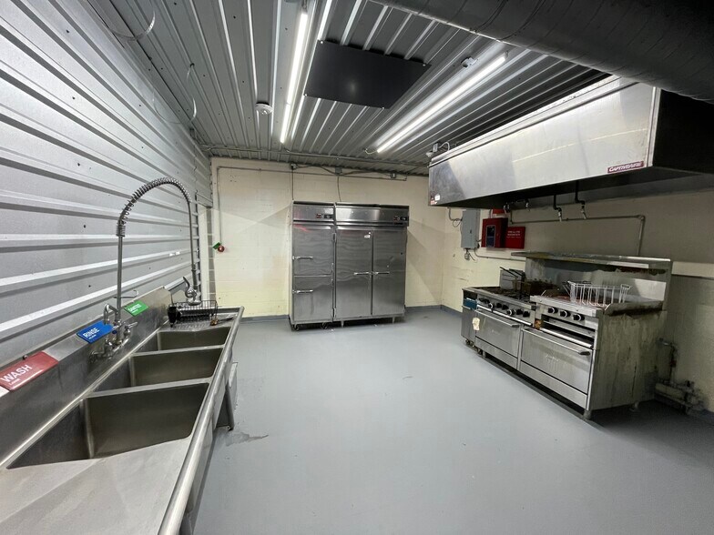 More Photos Of 1011 Park Aly, Orange Fast Food For Lease