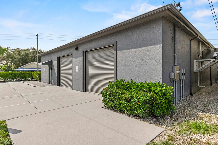 More Photos Of 319 SE Florida St, Stuart Warehouse For Sale