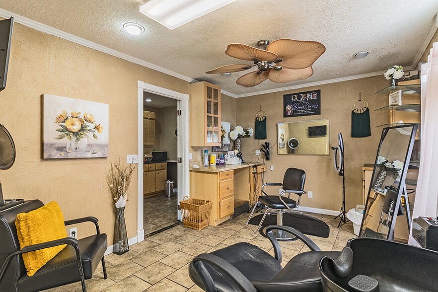 More Photos Of 4849 Mercer University Dr, Macon-Bibb Storefront For Sale