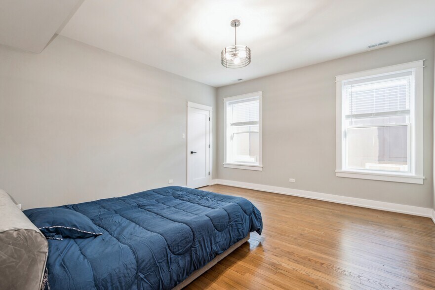 More Photos Of 1535 W Estes Ave, Chicago Multifamily For Sale
