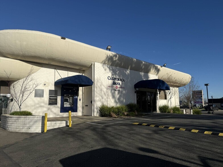 More Photos Of 1800 Arden Way, Sacramento Bank For Lease