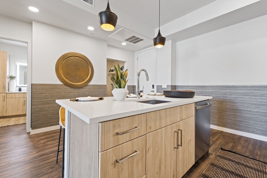 More Photos Of 2040-2060 N Scottsdale Rd, Scottsdale Apartments For Lease