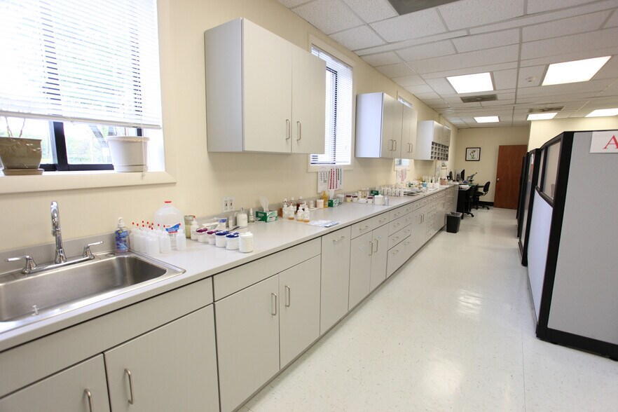 More Photos Of 216 Congers Rd, New City Office For Sale