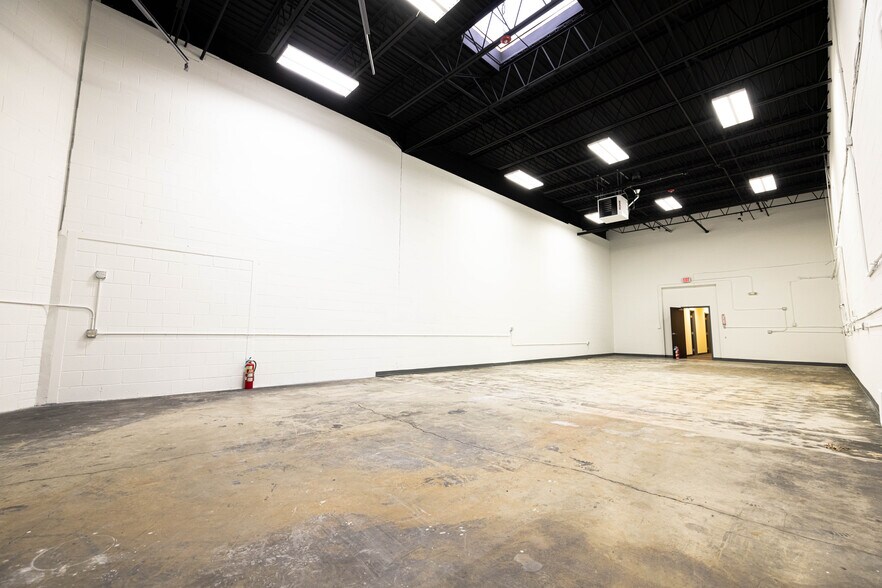 More Photos Of 335-367 Remington Blvd, Bolingbrook Light Manufacturing For Lease
