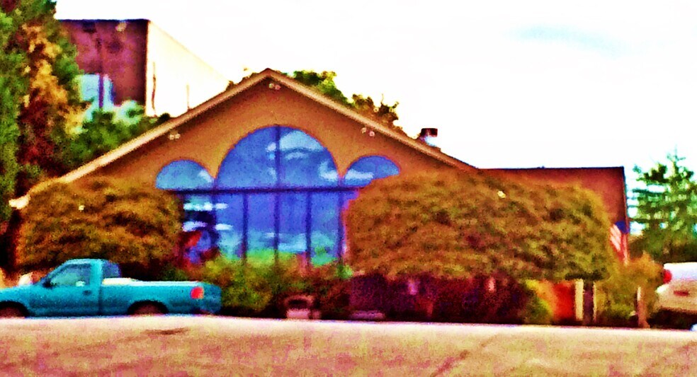 More Photos Of 104 S Madison Blvd, Roxboro Restaurant For Sale