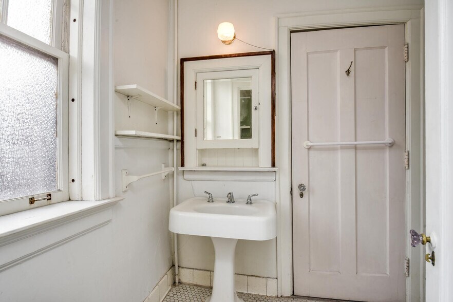 More Photos Of 1121 Van Dyke St, Detroit Apartments For Sale