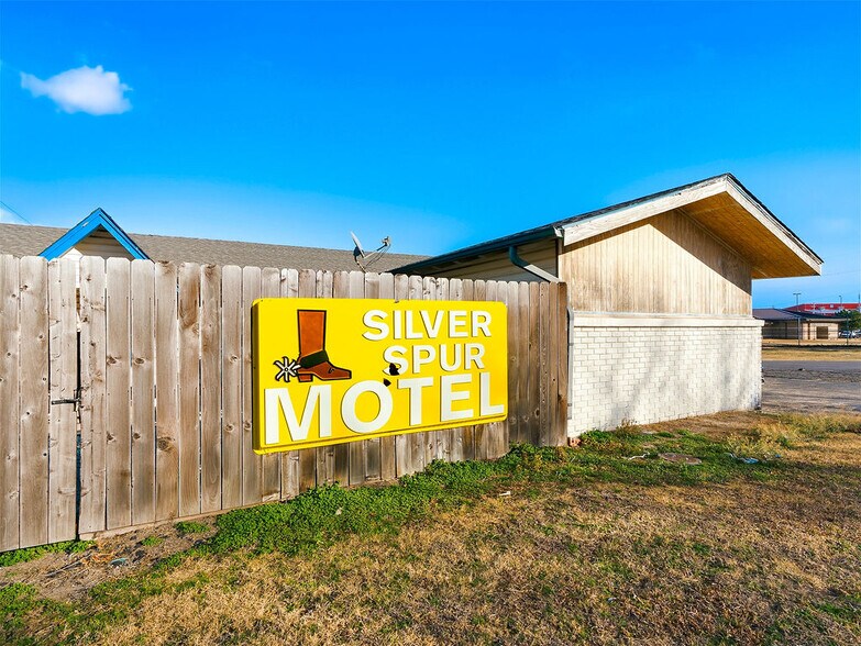 More Photos Of 1900 No Broadway Ave, Ada Hotel For Sale