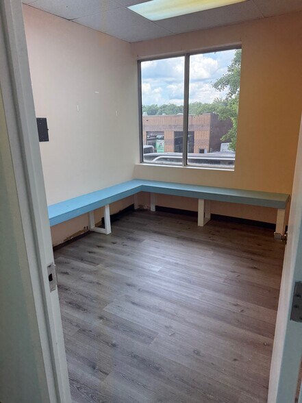 More Photos Of 201 Ritchie Rd, Capitol Heights Warehouse For Lease