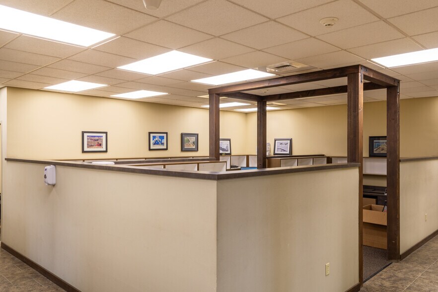 More Photos Of 3860 Helberg Dr, Helena Service For Lease