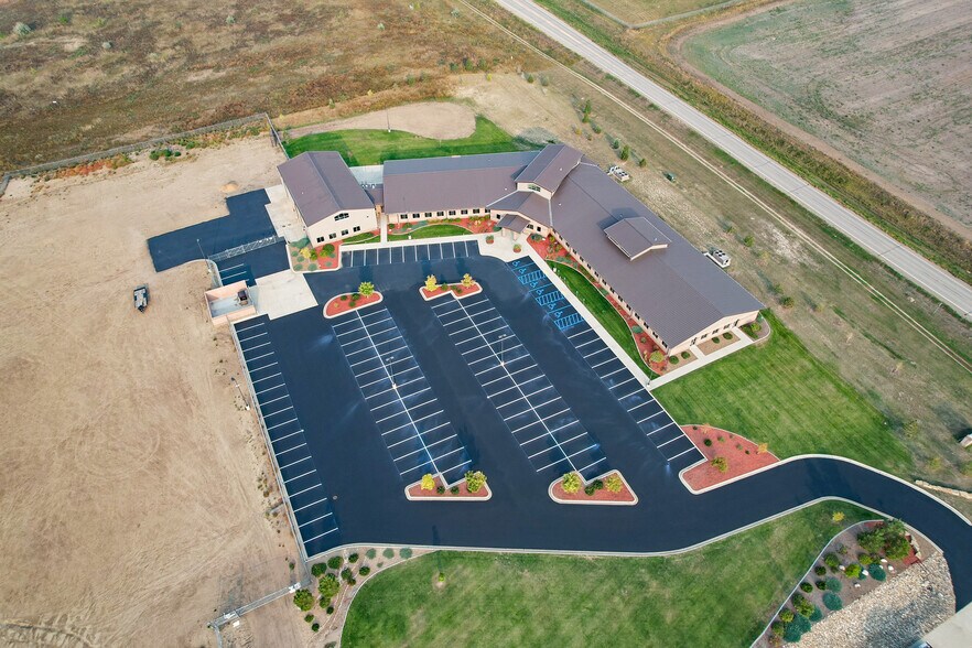 More Photos Of 10315 Camp Dr, Williston Flex For Lease