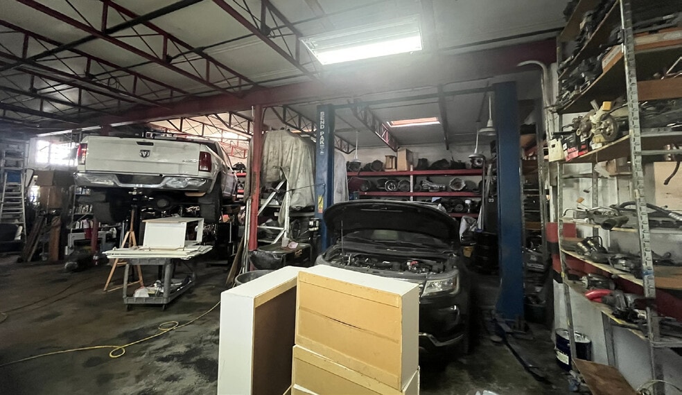 More Photos Of 1340 W Central Blvd, Orlando Manufacturing For Sale