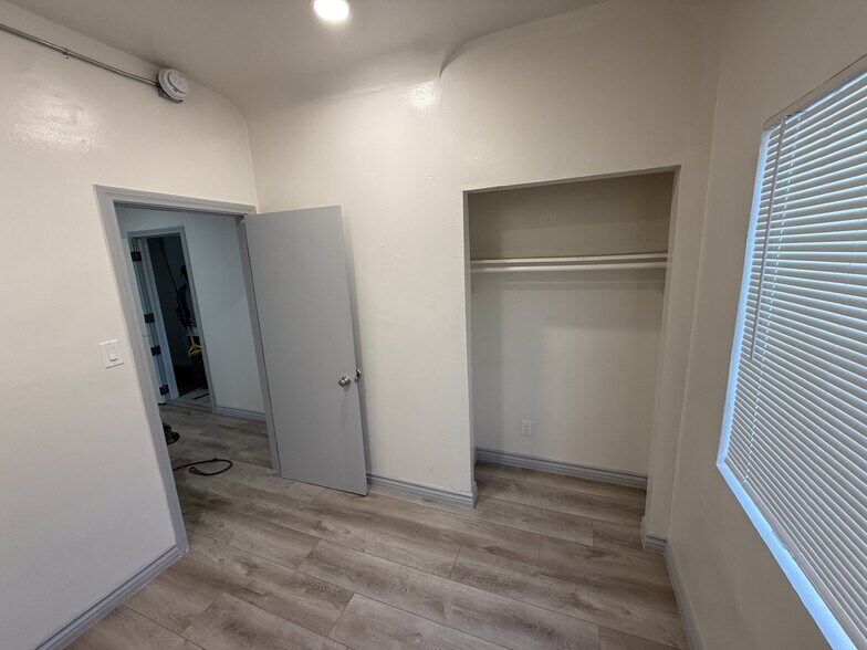 More Photos Of 8930 S Vermont Ave, Los Angeles General Retail For Sale