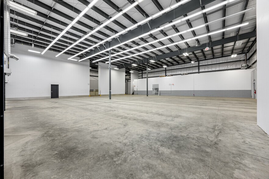 More Photos Of 5267 67 Av, Lloydminster Warehouse For Sale