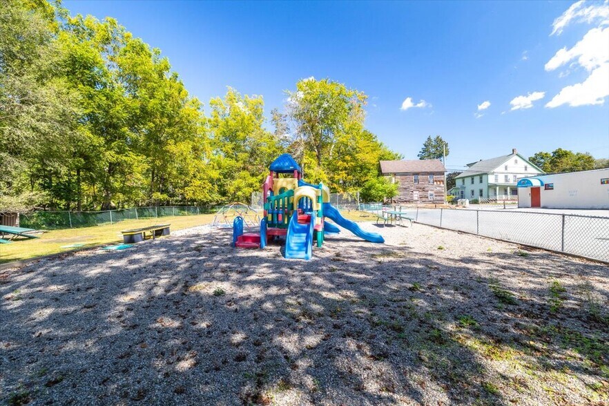 More Photos Of 2241 Ridge Rd, Bangor Flex For Sale