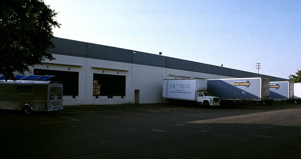 More Photos Of 18626 S Reyes Ave, Compton Distribution For Lease