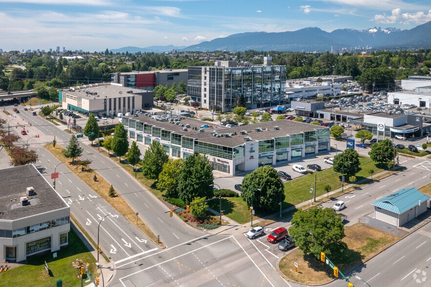 More Photos Of 3689 1st Av E, Vancouver Flex For Lease