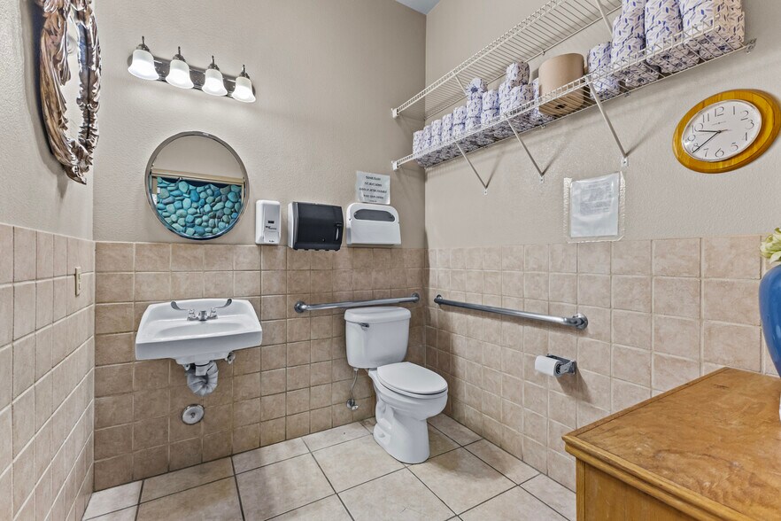 More Photos Of 12033 Mariposa Rd, Hesperia Freestanding For Lease