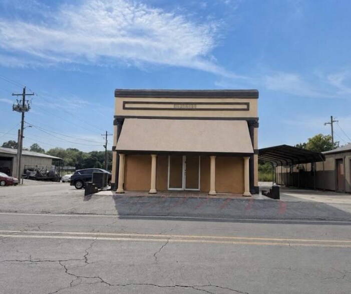 Primary Photo Of 208 SE Avenue 2 Ave, Atkins Office For Sale