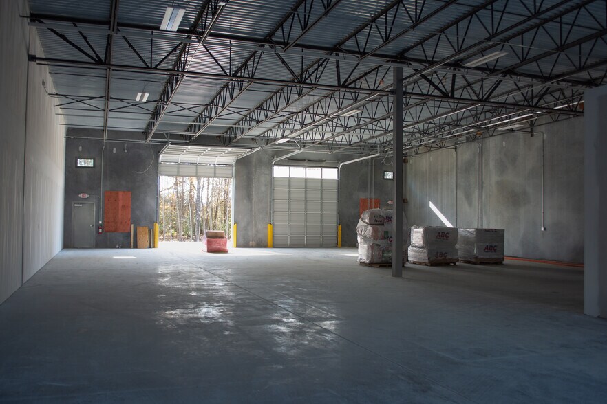 More Photos Of 11101 Park Charlotte Blvd, Charlotte Warehouse For Lease