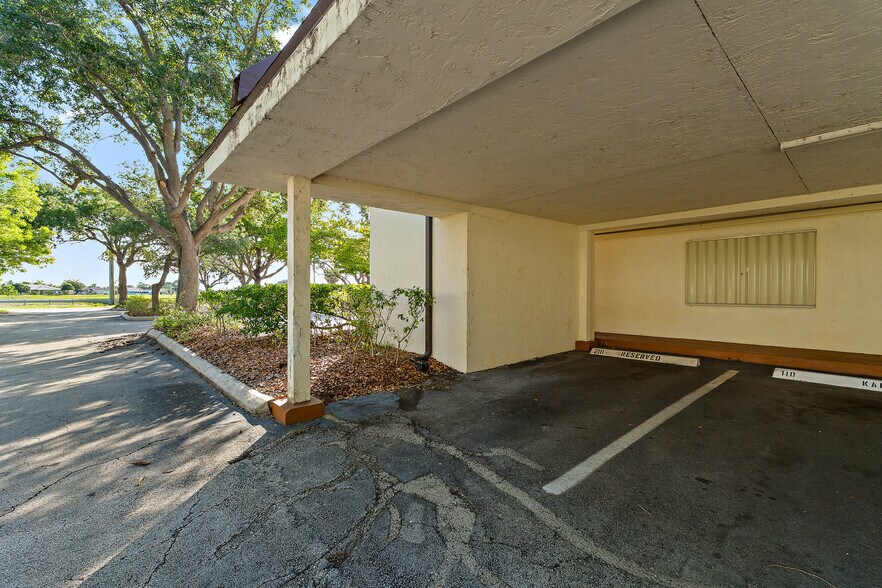 More Photos Of 400 Executive Center Dr, West Palm Beach Medical For Sale