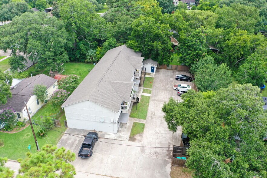 More Photos Of 1312 W Adoue St, Alvin Apartments For Sale