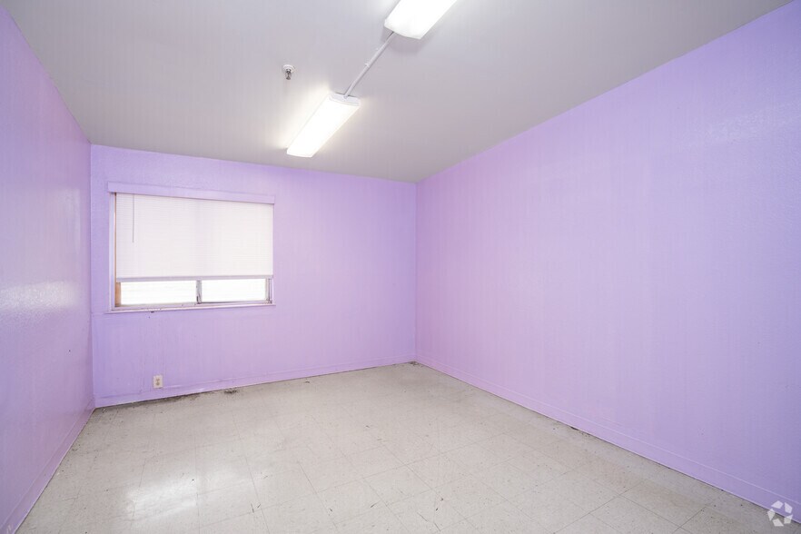 More Photos Of 1415 W Washington St, Brownsville Healthcare For Sale