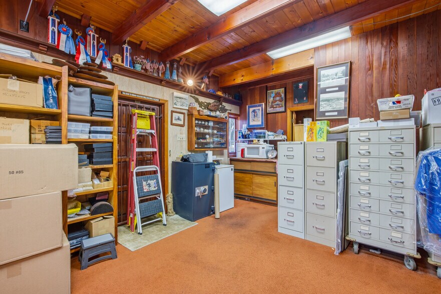 More Photos Of 326 Forest Ave, Laguna Beach General Retail For Sale