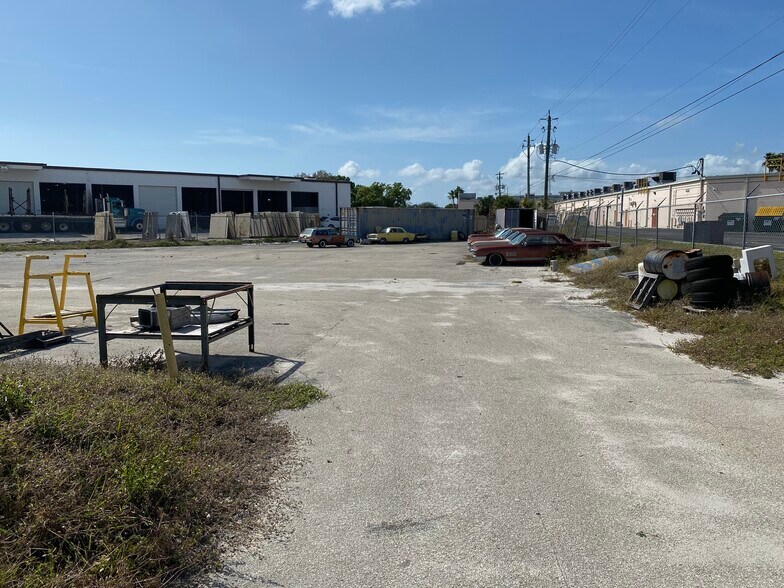More Photos Of 23180 Harper Ave, Port Charlotte Service For Sale