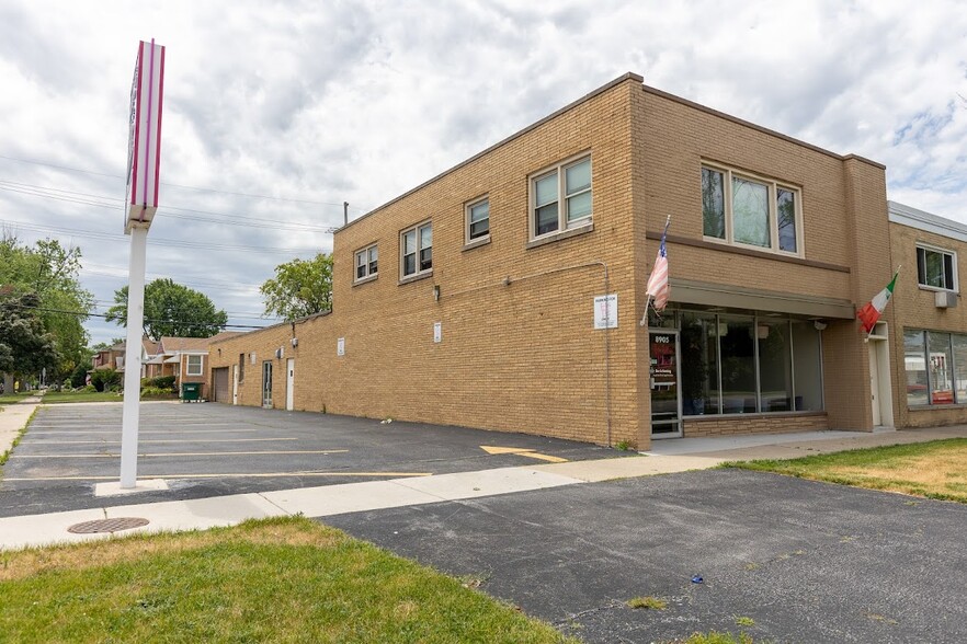 More Photos Of 8905 W Cermak Rd, Riverside Storefront Retail Office For Sale