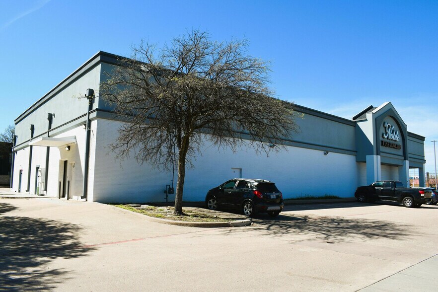 More Photos Of 2090 E Arapaho Rd, Richardson Freestanding For Sale