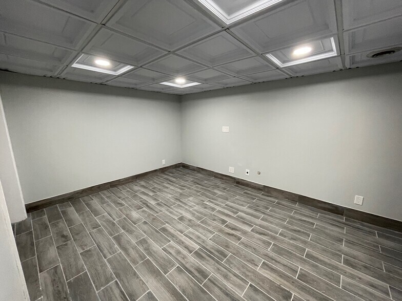 More Photos Of 1701 Wynwood Dr, Cinnaminson Medical For Sale