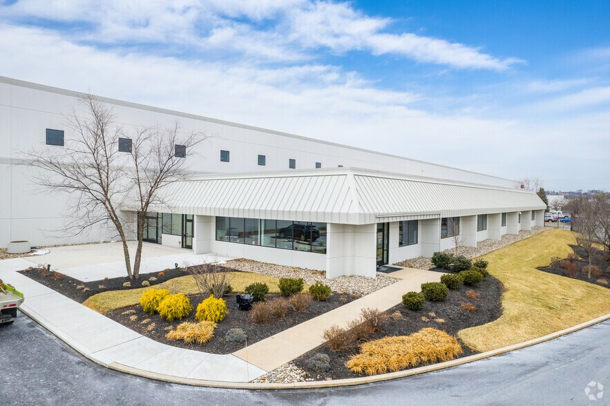 More Photos Of 400 Boulder Dr, Breinigsville Distribution For Lease