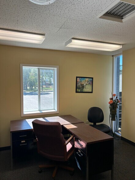 More Photos Of 217 N Mound St, Nacogdoches Office For Lease