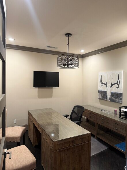 More Photos Of 209 Hubbard Dr, Heath Freestanding For Lease