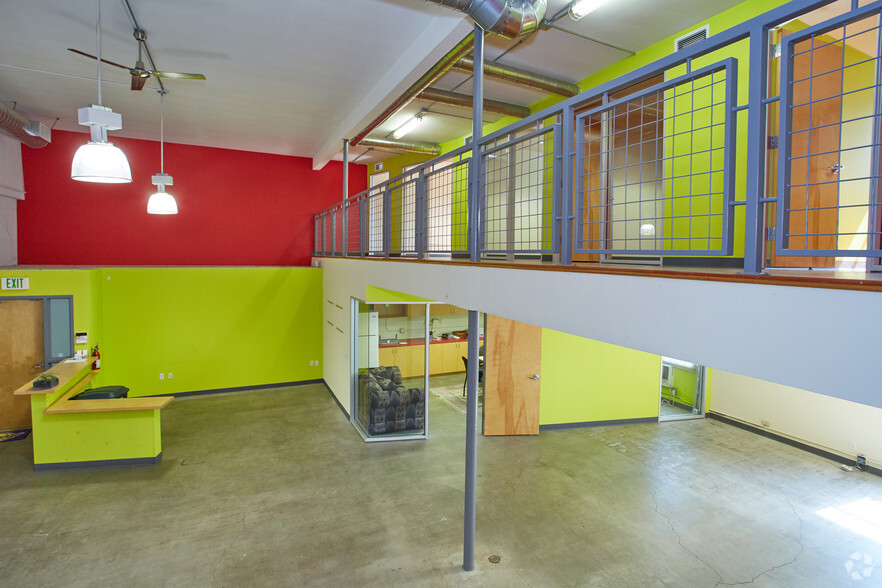 Primary Photo Of 3838 Atlantic Ave, Long Beach Loft Creative Space For Lease