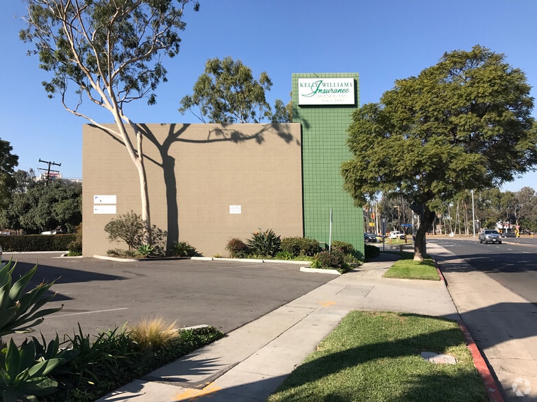 More Photos Of 4400-4404 E Pacific Coast Hwy, Long Beach Office For Lease