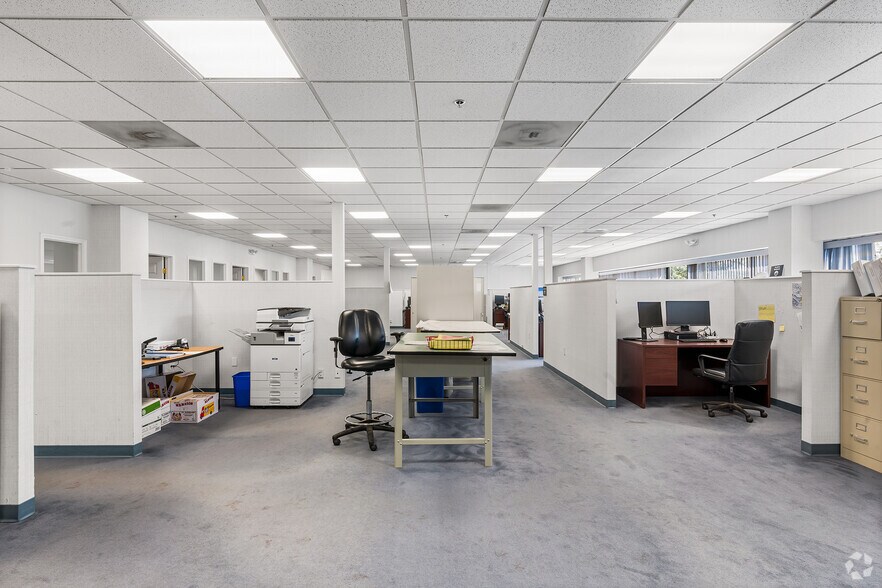 More Photos Of 255 Bank St, Waterbury Office For Sale