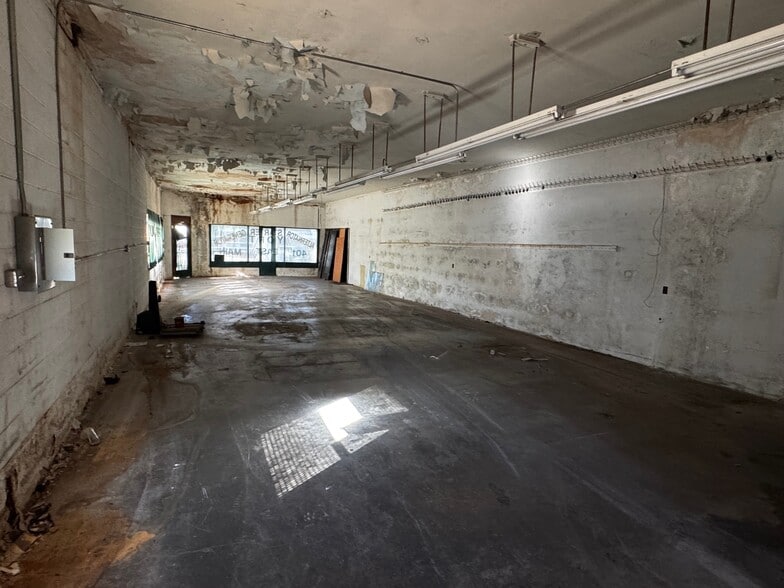 More Photos Of 401 E Main St, Shawnee Flex For Sale